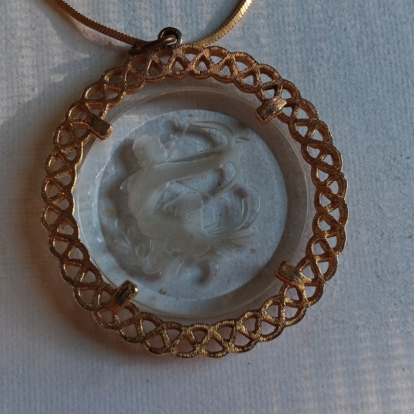 Anne Klein necklace gold-toned 17 inches long - Picture 4 of 5